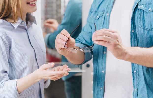 Cara Memilih Spek Mata Yang Sesuai Dengan Bentuk Muka